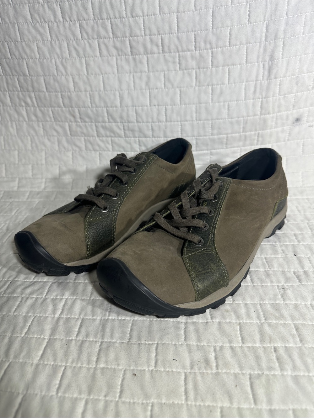 KEEN Briggs brown leather hiking and walking shoes.